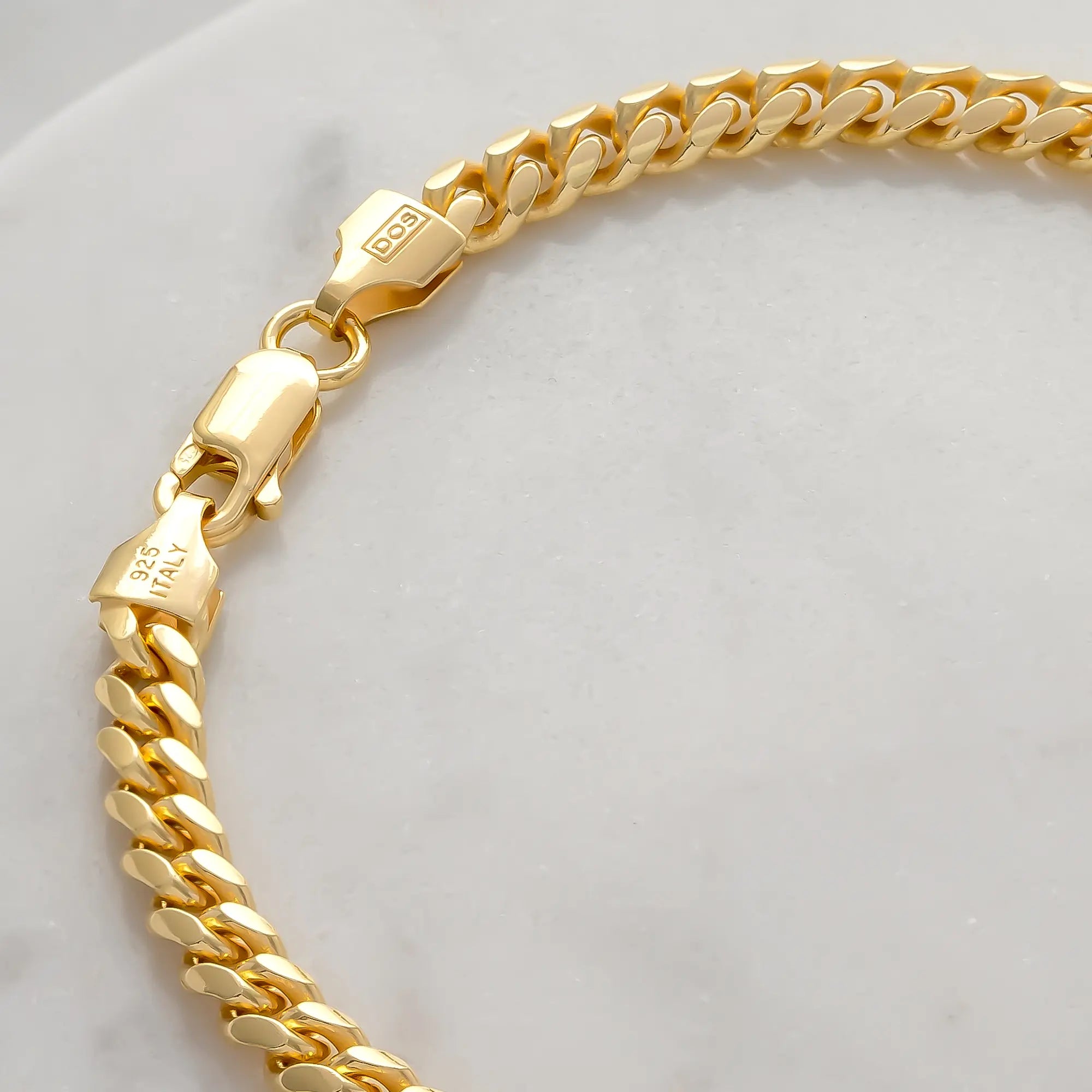 Zoomed links on the 5mm Gold Cuban Chain