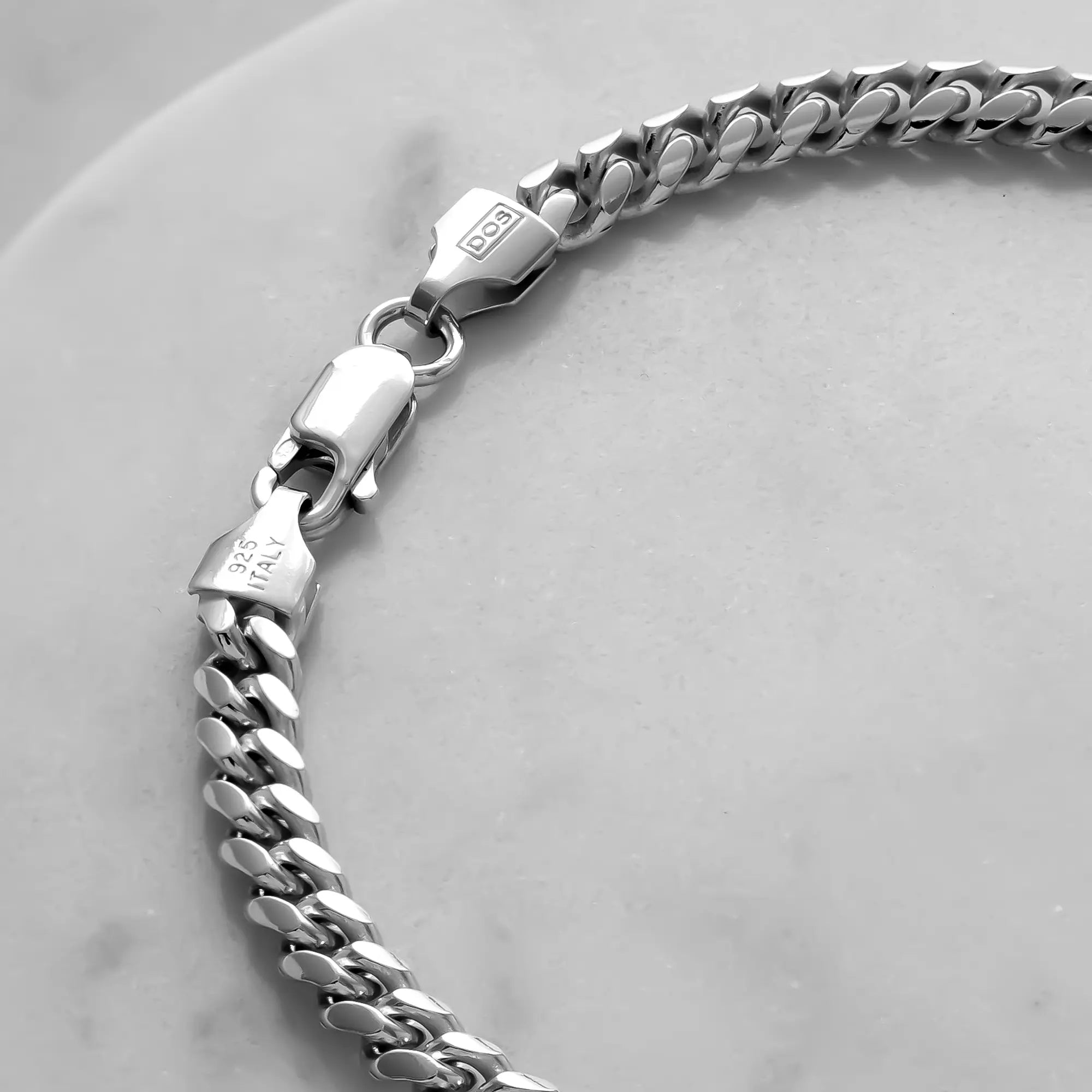 Zoomed links on the 5mm Silver Cuban Chain