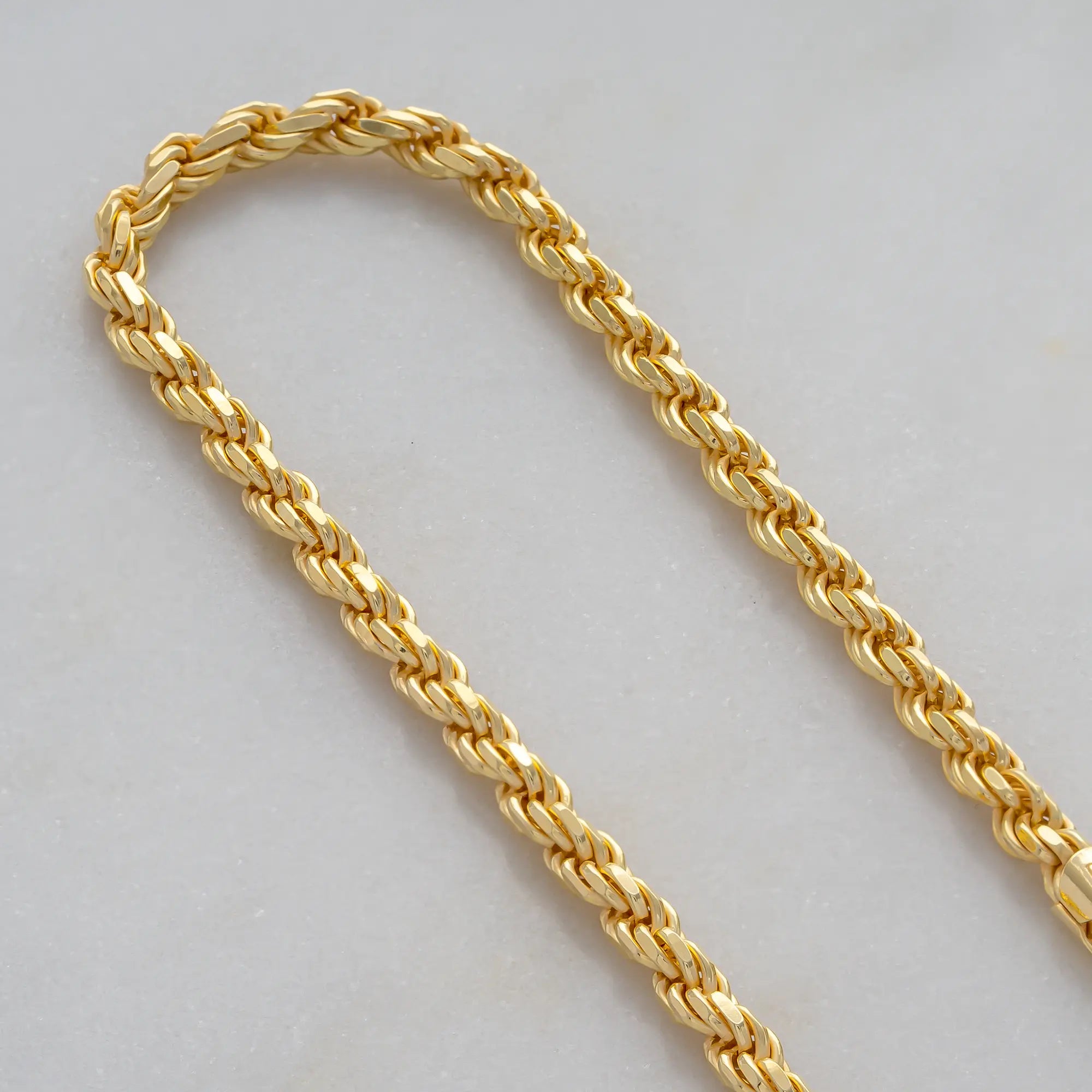 Links on the 4mm Gold Rope Bracelet