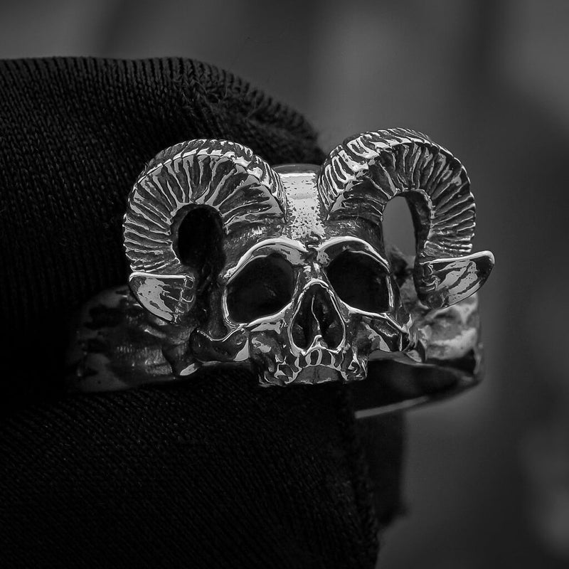 Horned Plague Skull Ring