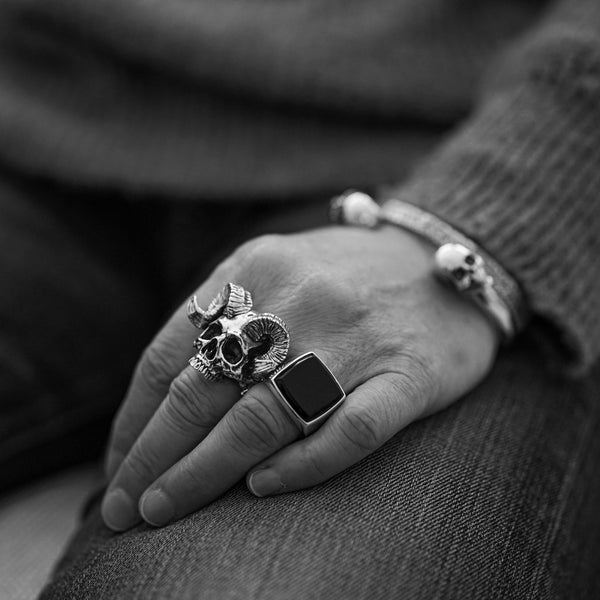 Horned Plague Skull Ring