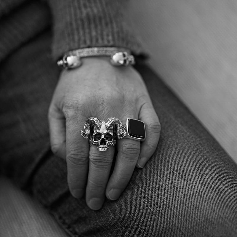 Horned Plague Skull Ring