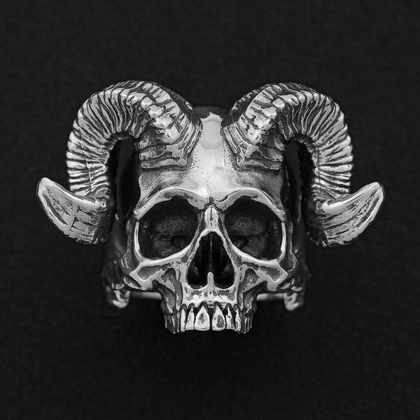 Horned Plague Skull Ring