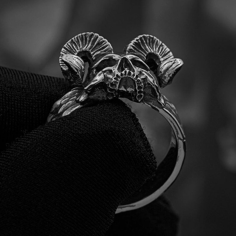 Horned Plague Skull Ring