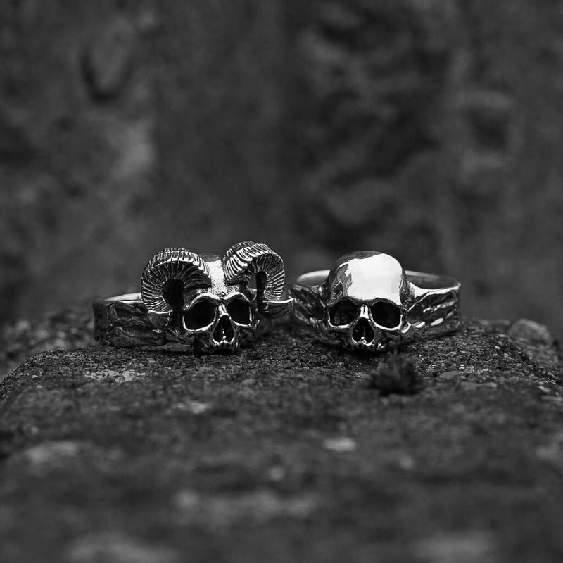 Horned Plague Skull Ring